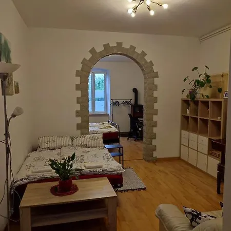 Lilium Apartman *
